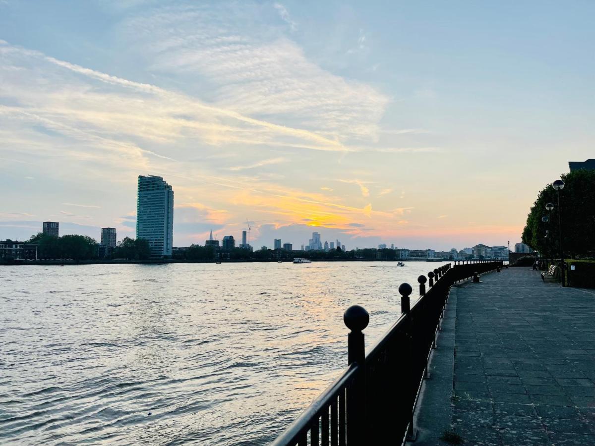 Riverside Premium Double Room Garden View E14 런던 외부 사진